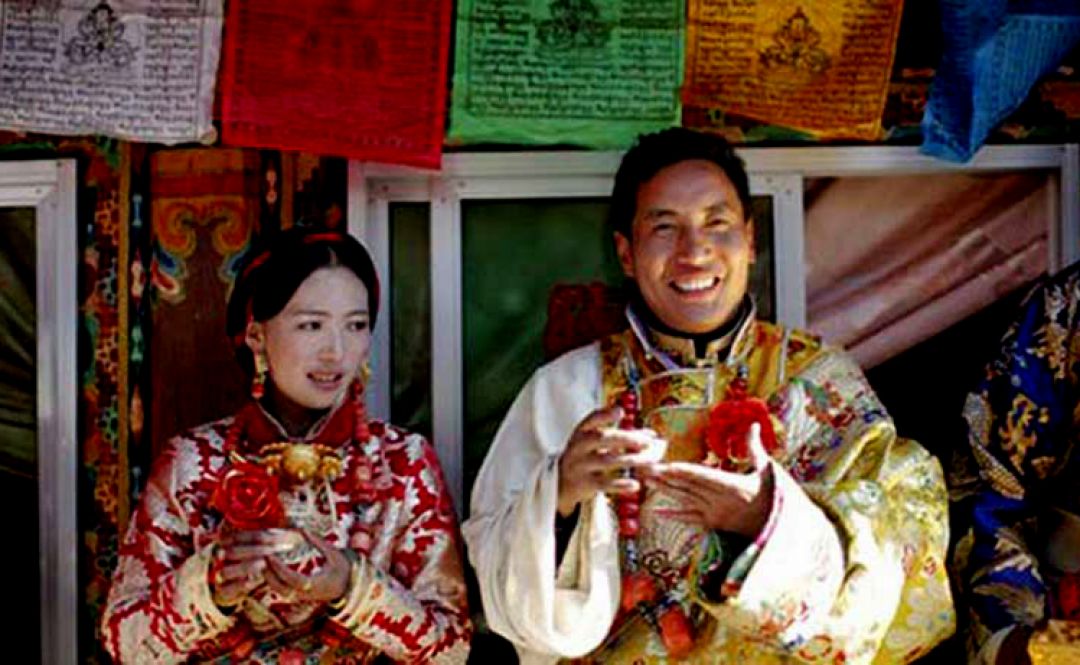 Pernikahan Adat Tibet, Bertemu Orang Bawa Kayu Pertanda Baik-Image-1