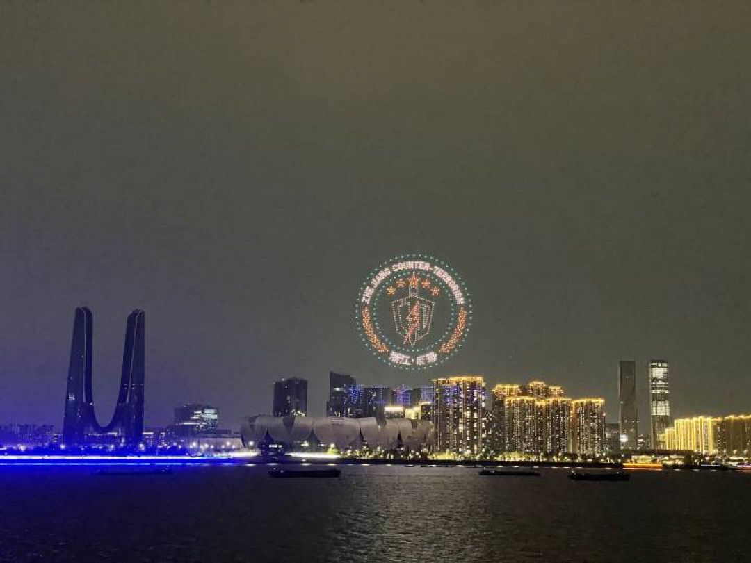 Saat Cahaya Drone Memancar di Langit Hangzhou-Image-3