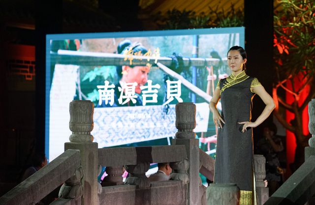 Pertunjukan Kostum Intangible Heritage China Diadakan di Yazhou-Image-1
