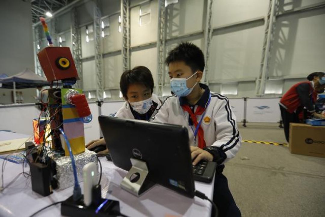 China Pamerkan 'Robot Pendamping' Hasil Desain Siswa Sekolah-Image-3