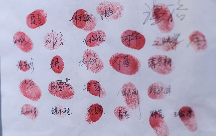 Warga Wuhan Pamerkan Bukti Perjuangan Lawan COVID-19-Image-3
