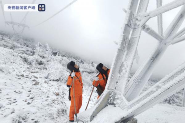 Cuaca Ekstrem di Sichuan, 30 Jalur Transmisi dilapisi Salju-Image-2