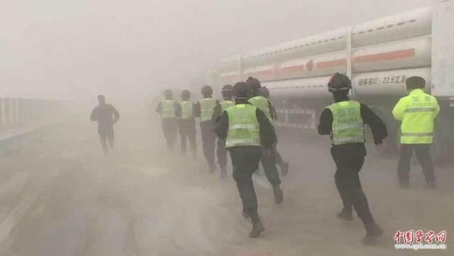 Xinjiang Dilanda Angin Kencang, Lebih dari 10 Kereta Penumpang Berhenti Operasi-Image-1