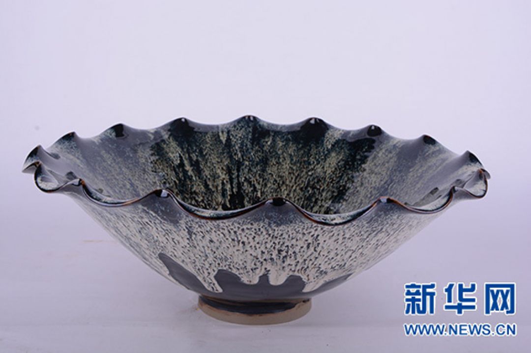 POTRET: Porselen Bunga Lushan-Image-4