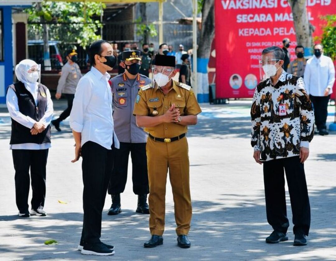 Jokowi Menargetkan Lebih dari 70% Masyarakat akan Divaksinasi Sebelum Akhir Tahun-Image-1