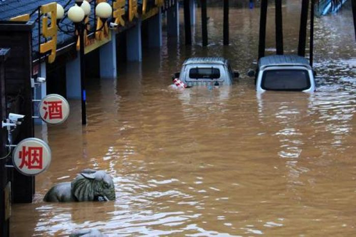 Presiden Xi Jinping Berusaha Keras, Sediakan Bantuan Banjir-Image-1