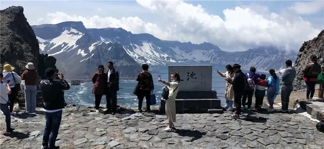 Gunung Changbai Sempurnakan Merek Pariwisatanya-Image-1