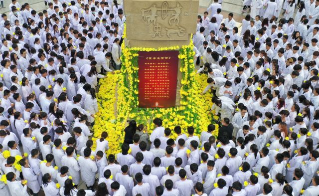 POTRET: Warga China Rayakan Festival Cheng Beng-Image-1