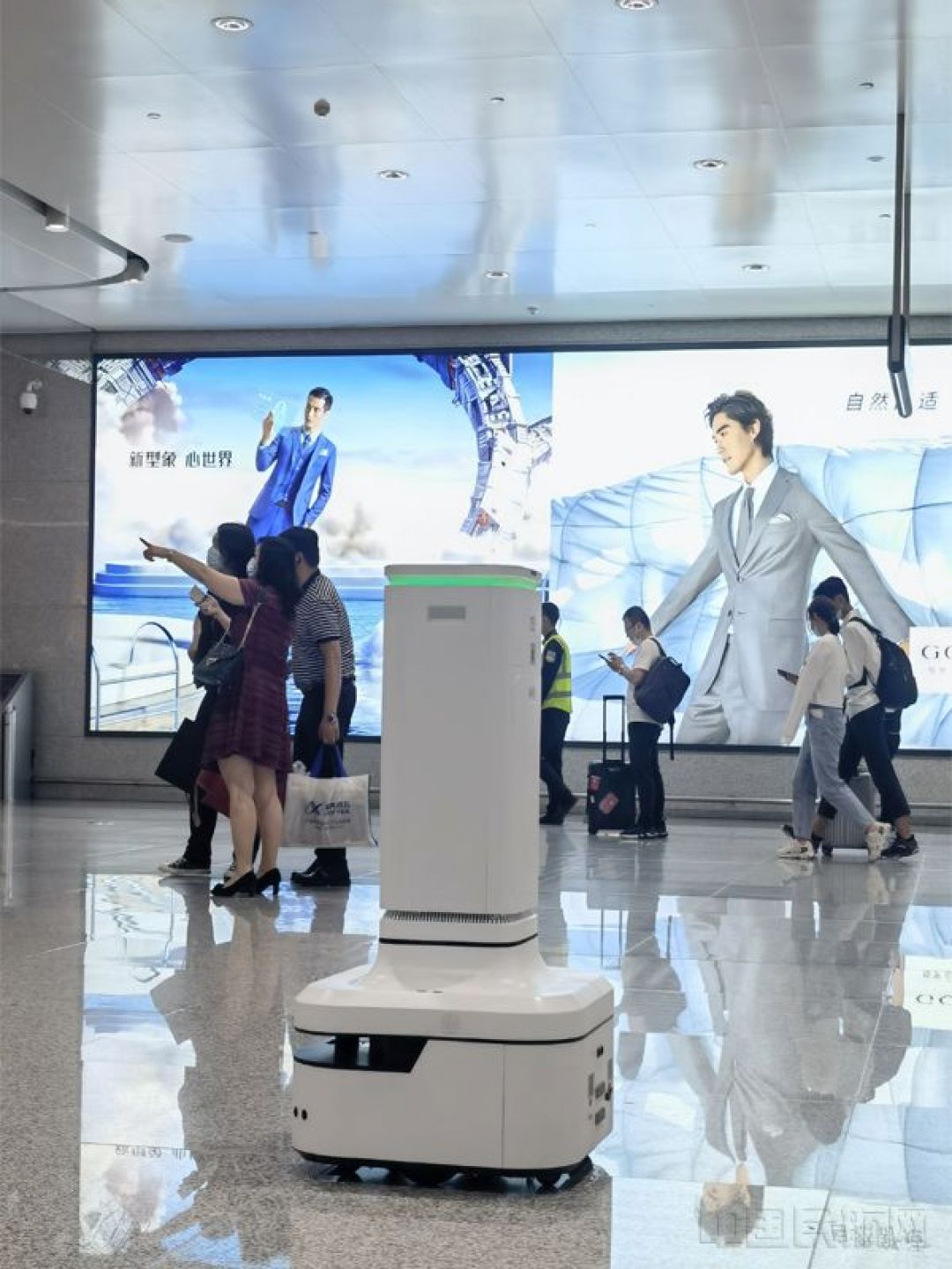 Robot Desinfektan Digunakan di Bandara Changchun-Image-2