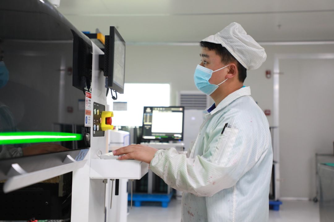 POTRET: Pekerja China Persiapkan Produk Untuk di Ekspor-Image-3
