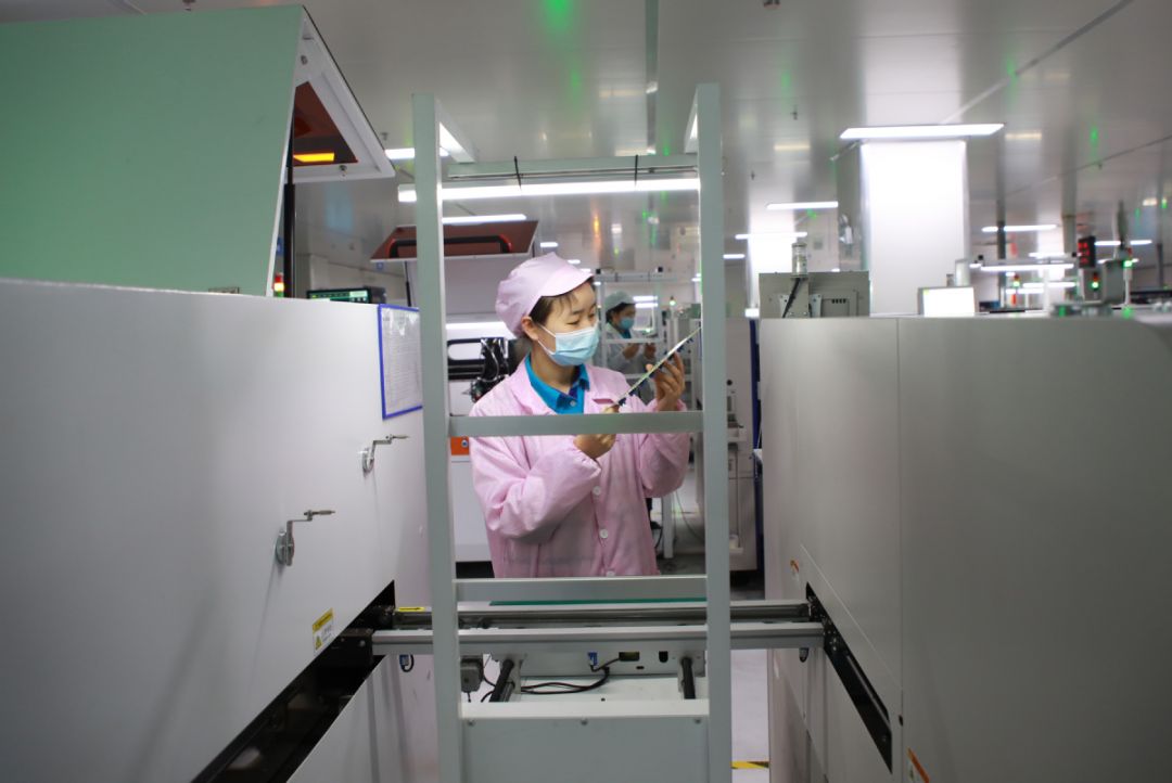POTRET: Pekerja China Persiapkan Produk Untuk di Ekspor-Image-5