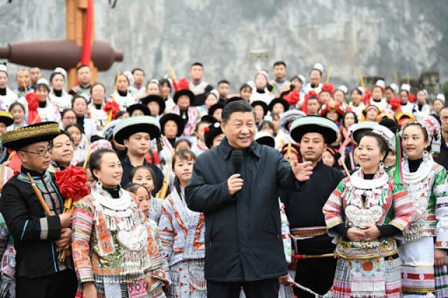Xi Jinping Acungkan Jempol untuk Suku Miao-Image-1