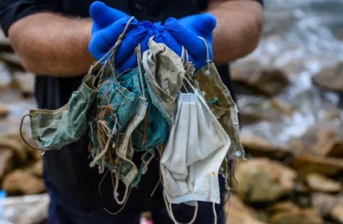 AWAS... Perlu 450 Tahun, Alam Urai Sampah Masker di Laut-Image-3