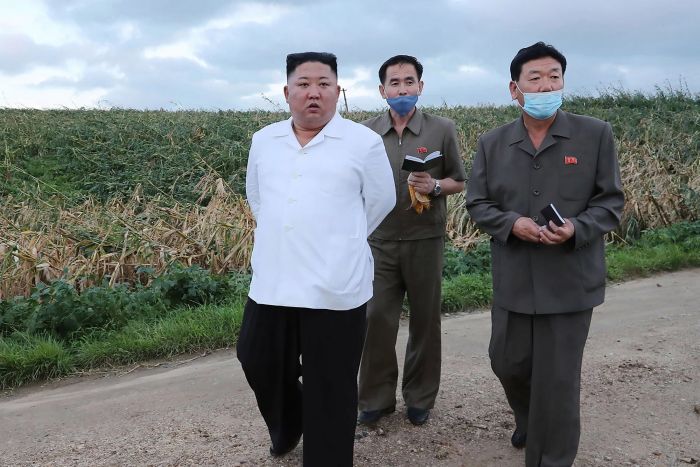 Sempat Dirumorkan Koma, Korea Utara Rilis Foto-Foto Kim Jong Un-Image-1