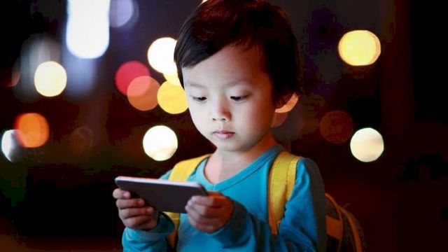 China Larang Siswa Bawa Ponsel ke Kelas, Banyak Orang Tua Keberatan-Image-1