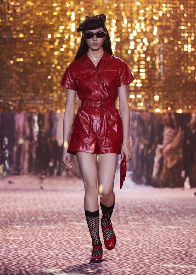 POTRET: Rumah Mode Dior's Curi Perhatian di Shanghai Fashion Week-Image-4