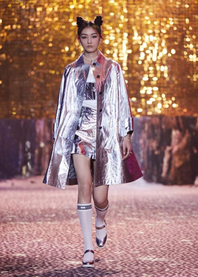 POTRET: Rumah Mode Dior's Curi Perhatian di Shanghai Fashion Week-Image-3