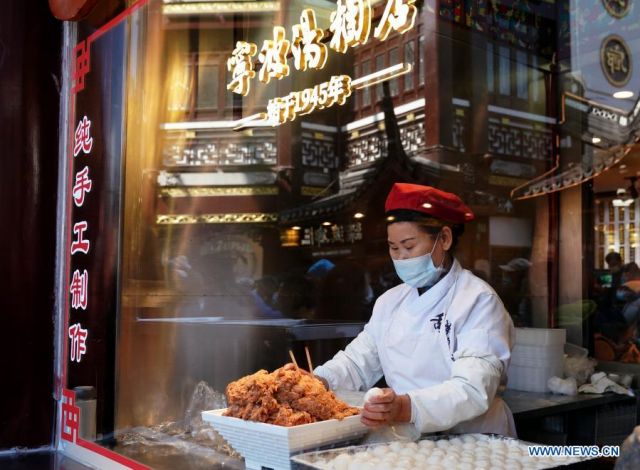 POTRET: Restoran Ini Sajikan Tangyuan Jelang Cap Go Meh-Image-6
