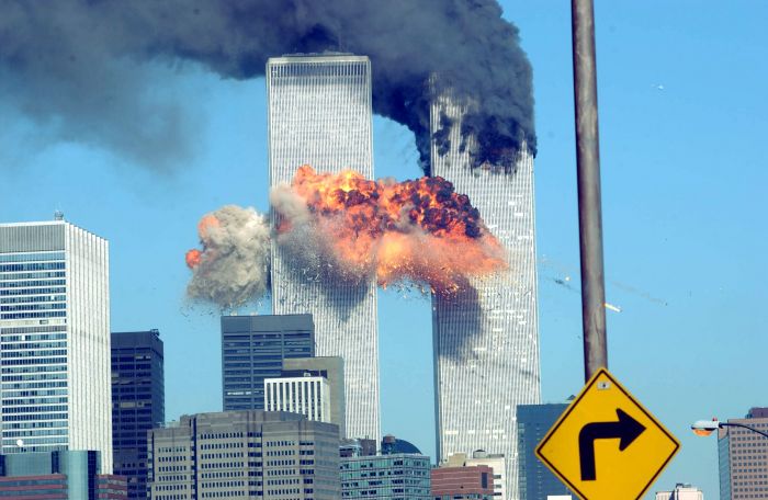 19 Tahun Berlalu: Foto Teror 9/11 Ini Tetap Menghantui-Image-1
