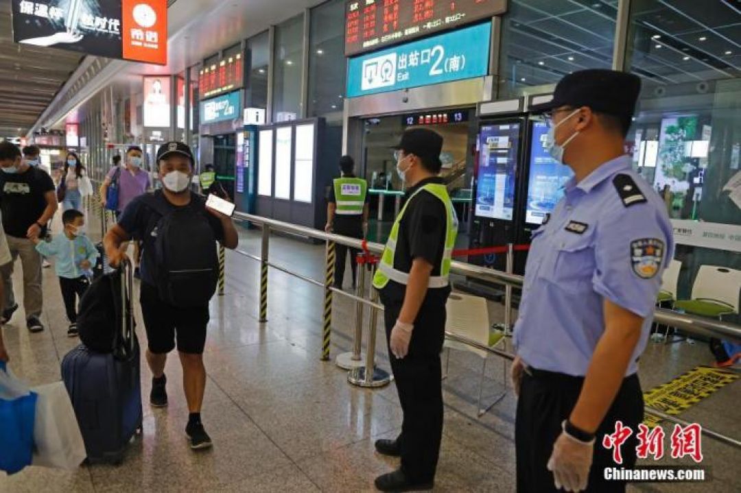 Stasiun KA di China Terapkan Prokes Ketat Cegah Penularan Corona-Image-1