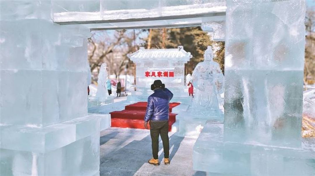 POTRET! Megahnya Pameran Seni Lentera Es Harbin ke-48-Image-1
