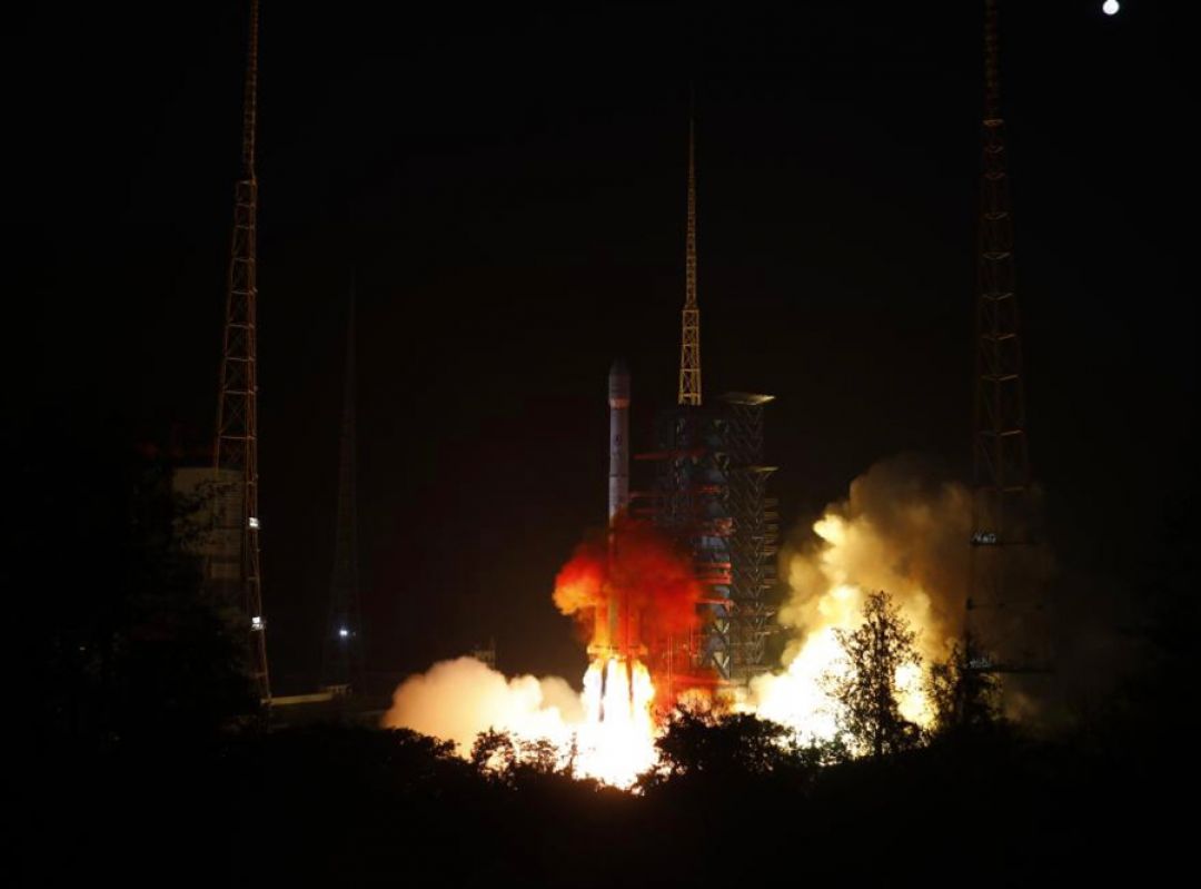 China Sukses Luncurkan Satelit Zhongxing-6D-Image-1