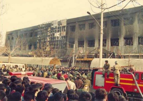 SEJARAH: 1993 Kebakaran Besar Pada Department Store Linxi di Tangshan-Image-1