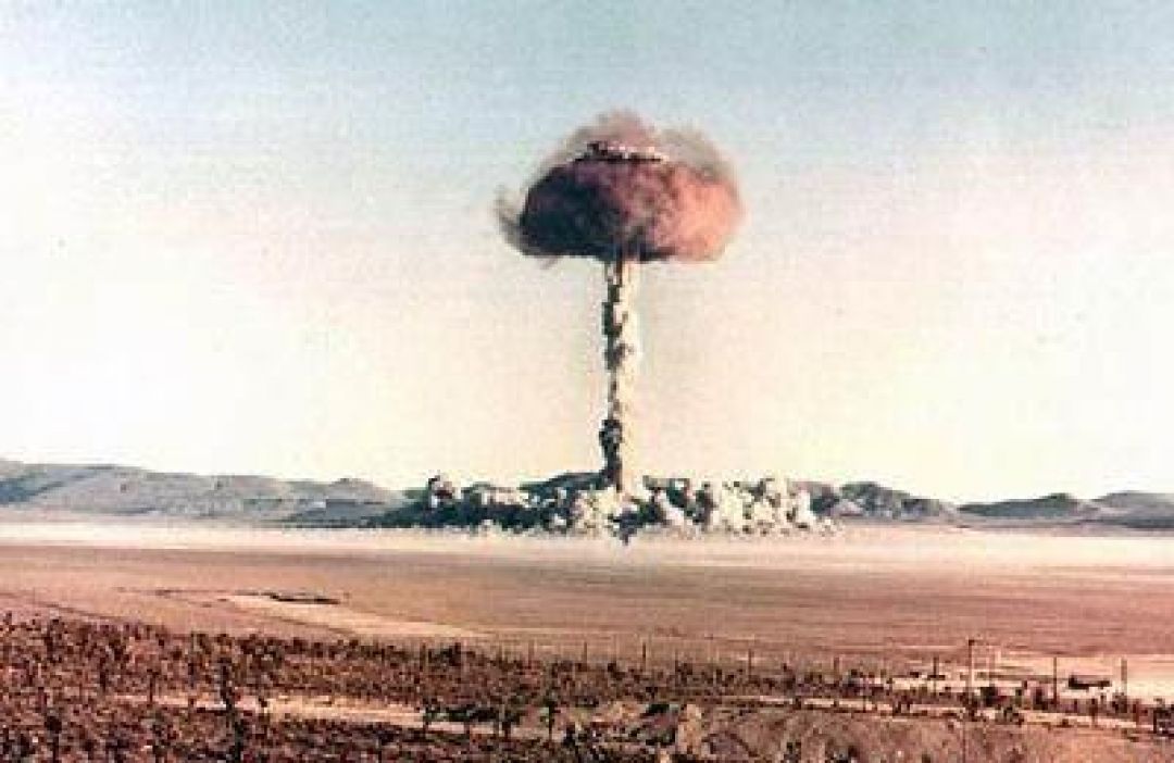 SEJARAH: 1964 Uji Coba Bom Atom Pertama Tiongkok Sukses-Image-1