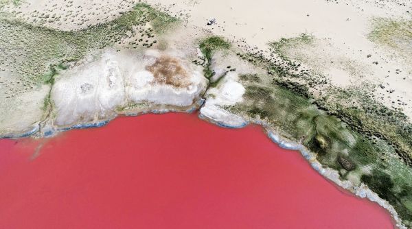 Unik! Potret Danau di Mongolia yang Warna Airnya Merah-Image-5