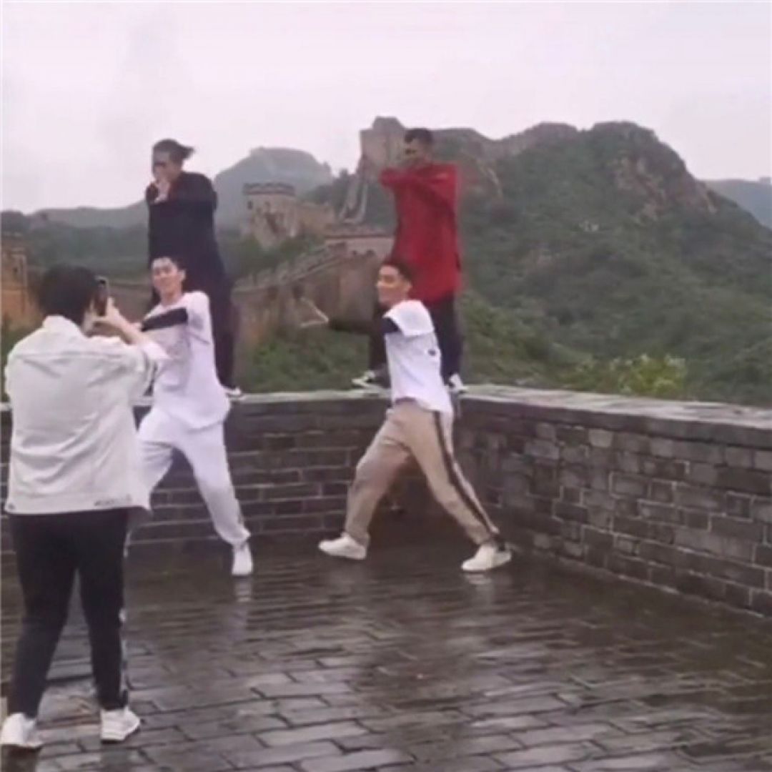 Aktor Yin Xiaotian Minta Maaf atas Atraksinya di Tembok Besar-Image-1