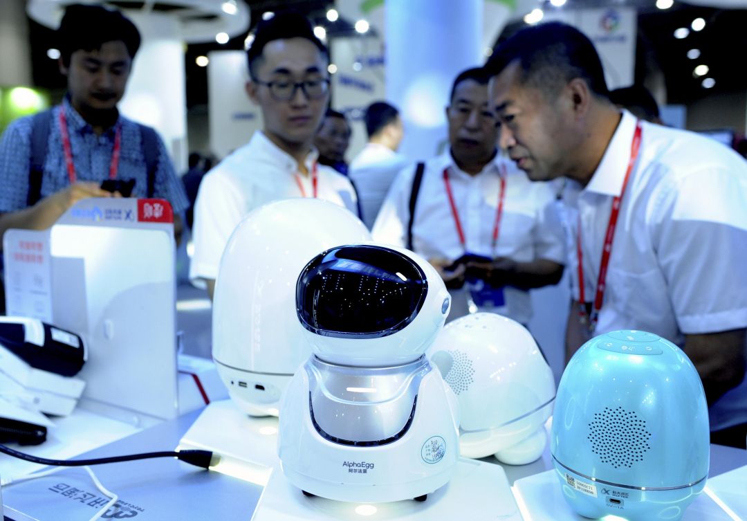 Robot Pengantar Makanan Produk China, Laris di Internasional-Image-1