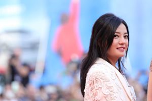 Dicekal Lebih dari 2 Bulan, Aktris Zhao Wei &hellip;