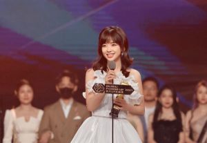 Menang Golden Melody Award, Wang Bingbing &hellip;
