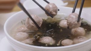 Kisah Sukses Koki China Sajikan Bakso di Restoran &hellip;