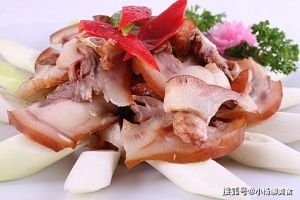 Ini Alasan Orang China Suka Makan Kepala Babi