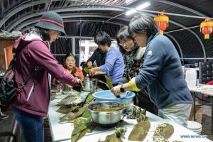 POTRET, Bikin Zongzi Sambut Festival Perahu Naga &hellip;