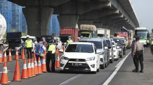 Imbas Penutupan Jalan di Jakarta, Tol Macet Parah
