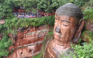 Buddha Raksasa Leshan Buatan Abad ke-8 Segera &hellip;