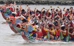 Adat Tradisional di Festival Perahu Naga di China