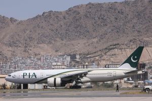 Pesawat Komersial Pertama Mendarat di Kabul