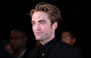 Aktor "Batman" Robert Pattinson Positif COVID-19