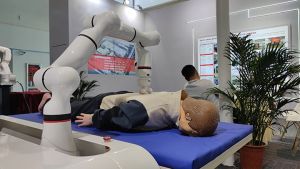 Robot Medis di China, Bedah Lebih Akurat dan Hemat