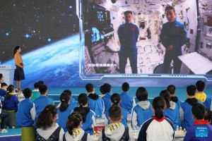 Astronot China Gelar Kelas Kedua dari Stasiun &hellip;