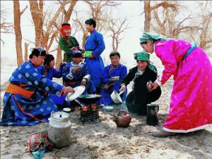 Kebiasaan Muslim Mongolia di Alashan Merayakan &hellip;