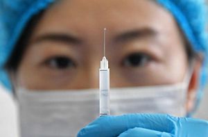 Hong Kong Akan Vaksinasi Lansia Door to Door