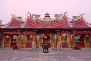 Indahnya Vihara Gunung Timur di Medan