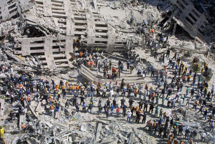 19 Tahun Berlalu: Foto Teror 9/11 Ini Tetap Menghantui-Image-5
