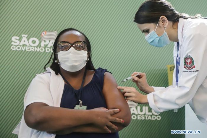 Brasil Setujui Penggunaan Vaksin Sinovac dan AstraZeneca-Image-1