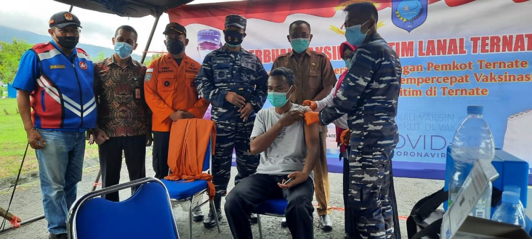 Pangkalan TNI AL Ternate, Maluku Utara Vaksin Masyarakat Maritim-Image-4