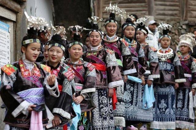 Sambut Imlek, Warga Guizhou Dihibur Tari Lusheng yang Riang-Image-4